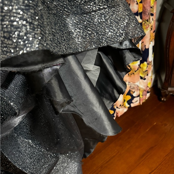 Euc platnuim beaded formal gown 4 - Picture 6 of 8